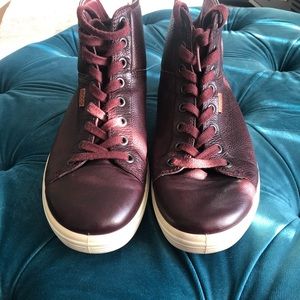 Ecco Soft 7 High Top Sneaker Burgundy sz 7